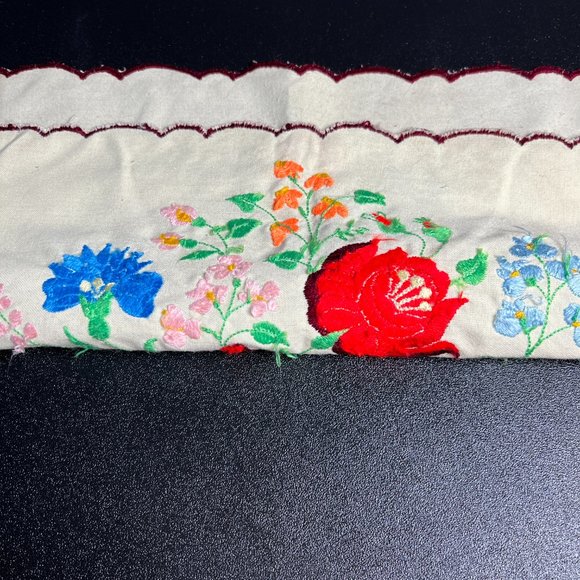 Vintage Hungarian Matyo Table Runner. Small - Picture 8 of 10
